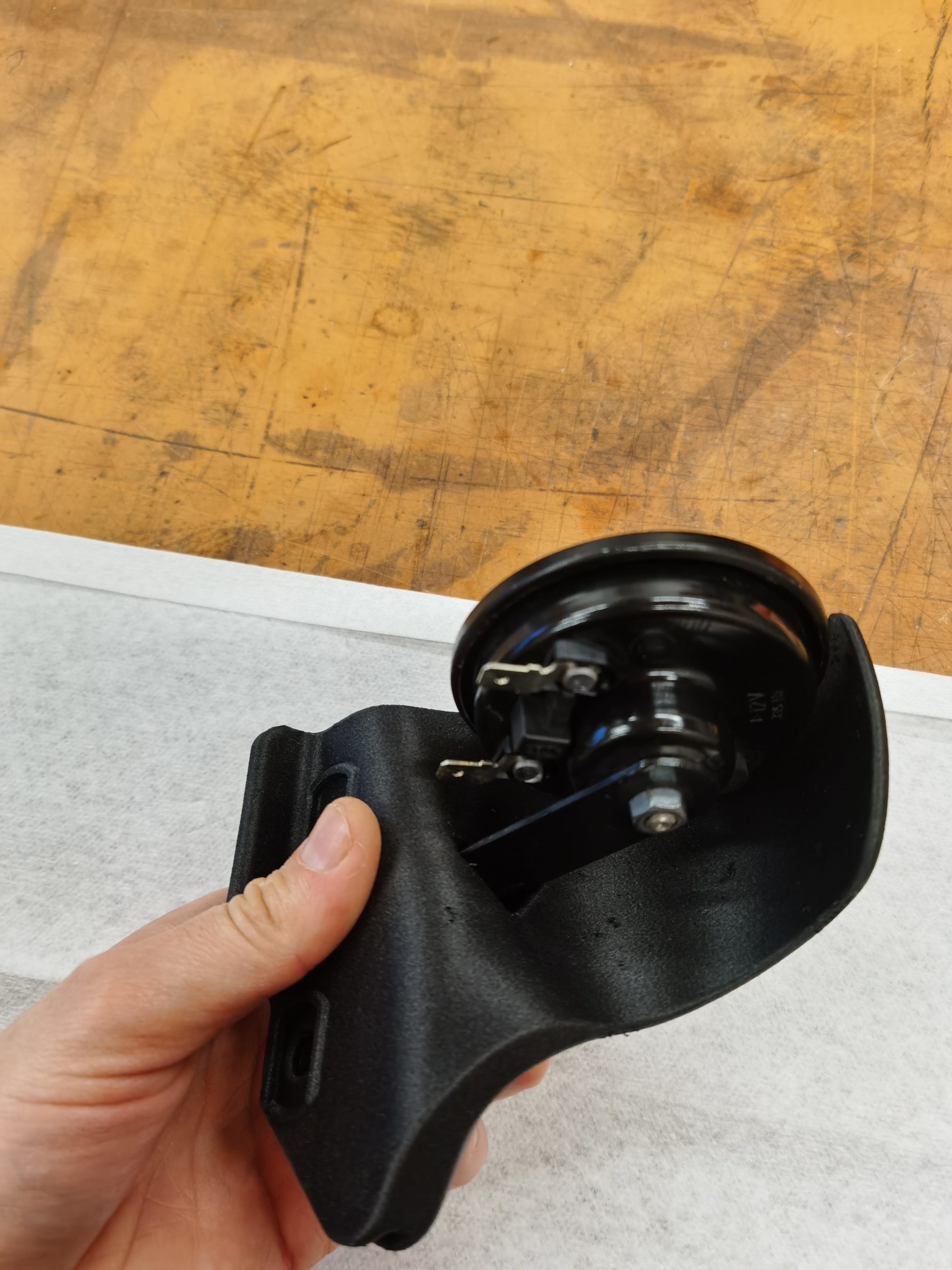 喇叭罩安装 +T-Rex 车架滑块左侧